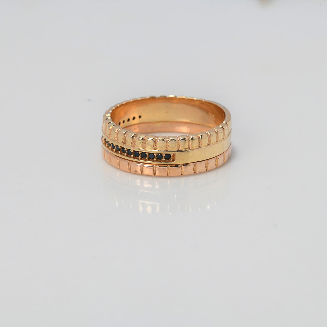 Relief Band Ring 5.9gr / Size 6 3/4 / Black Zircons Two-tone Yellow and Rose Gold $