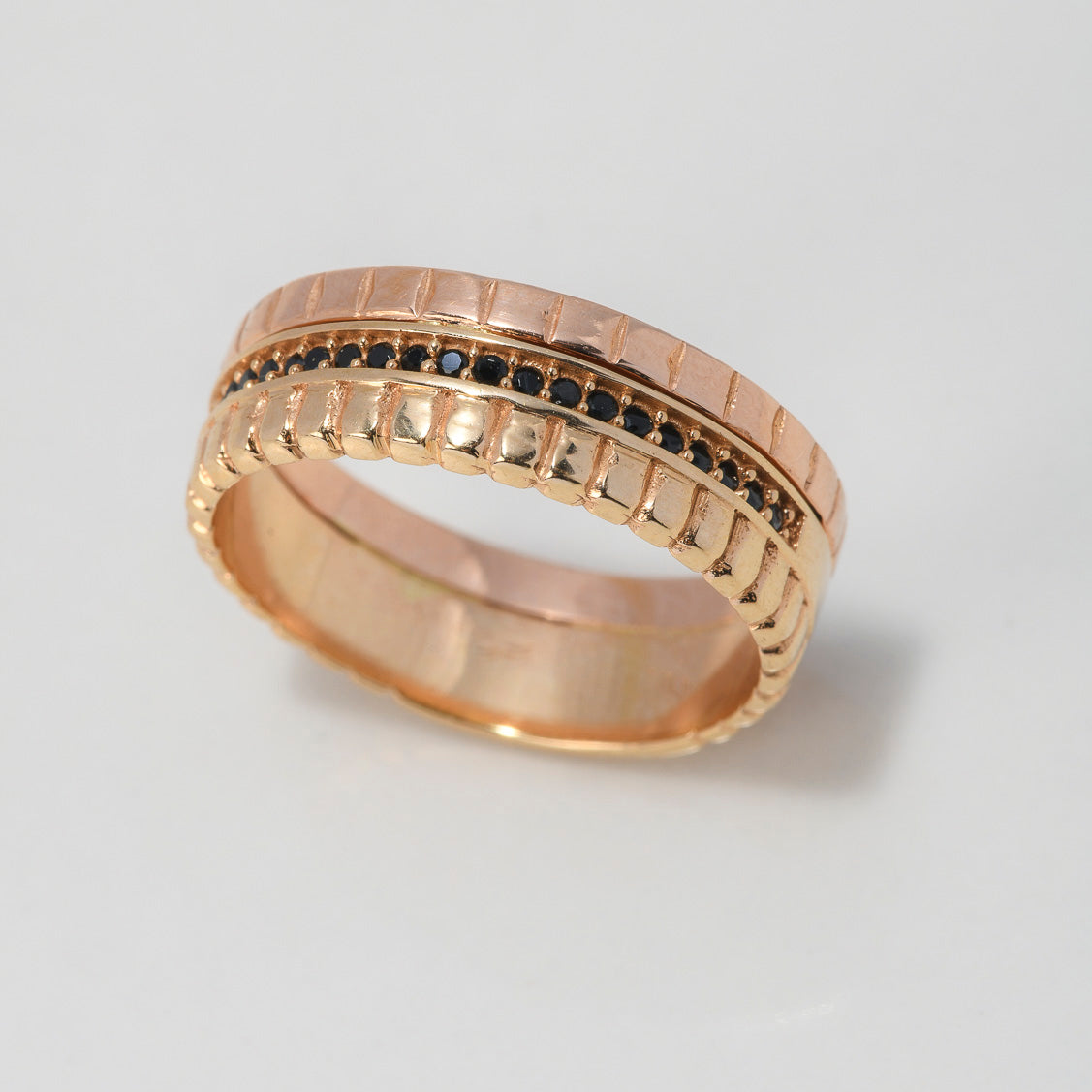 Relief Band Ring 5.9gr / Size 6 3/4 / Black Zircons Two-tone Yellow and Rose Gold $