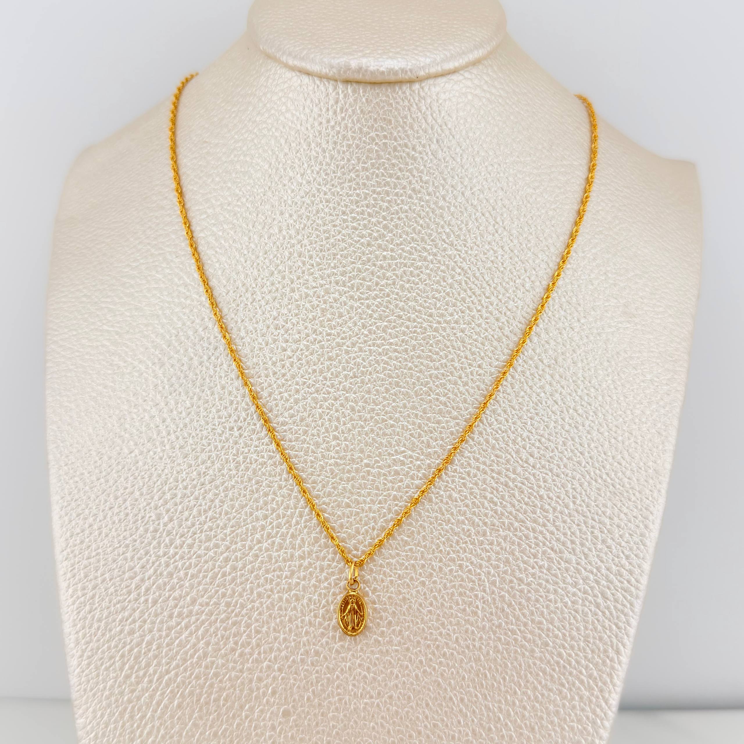 Rope Chain Set + Miraculous Virgin Pendant / 1.15 g / 17 3/4 in 18K Yellow Gold