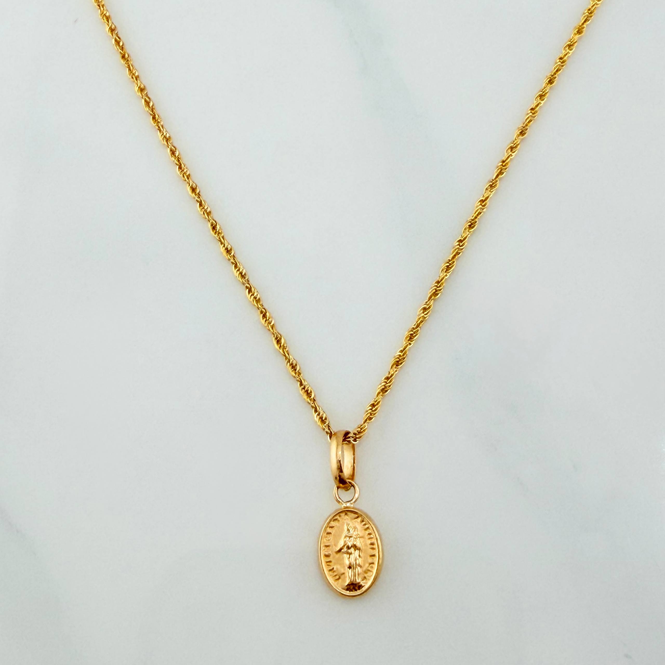 Rope Chain Set + Virgin of Carmen Pendant / 1.2 g / 17 3/4 in 18K Yellow Gold