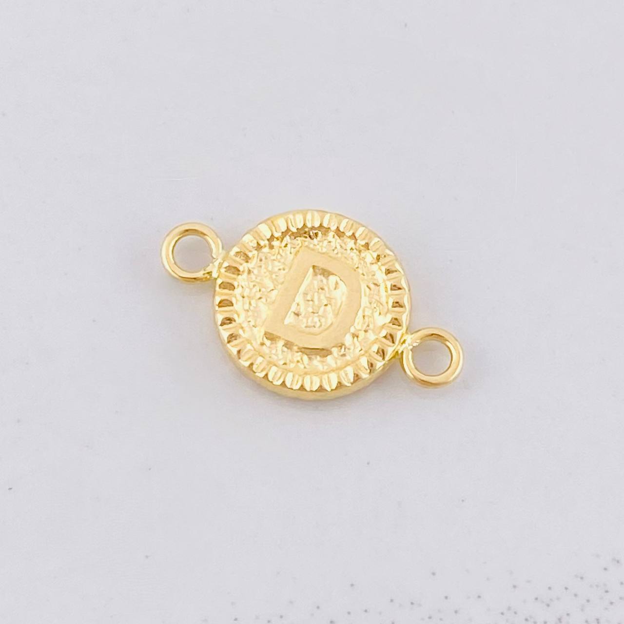 Herraje Circulo Letra D 0.55g / 3/4 in Oro Amarillo 18K