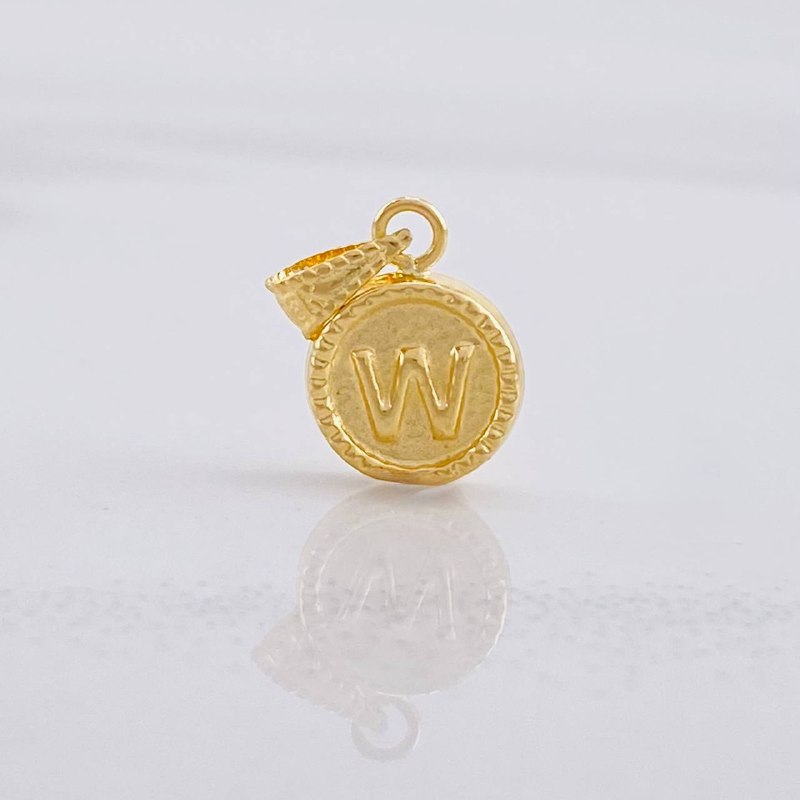 Dije Circulo Letra W 0.45g / 1/2 in Oro Amarillo 18K