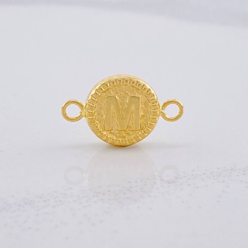 Herraje Circulo Letra M 0.55g / 3/4 in Oro Amarillo 18K