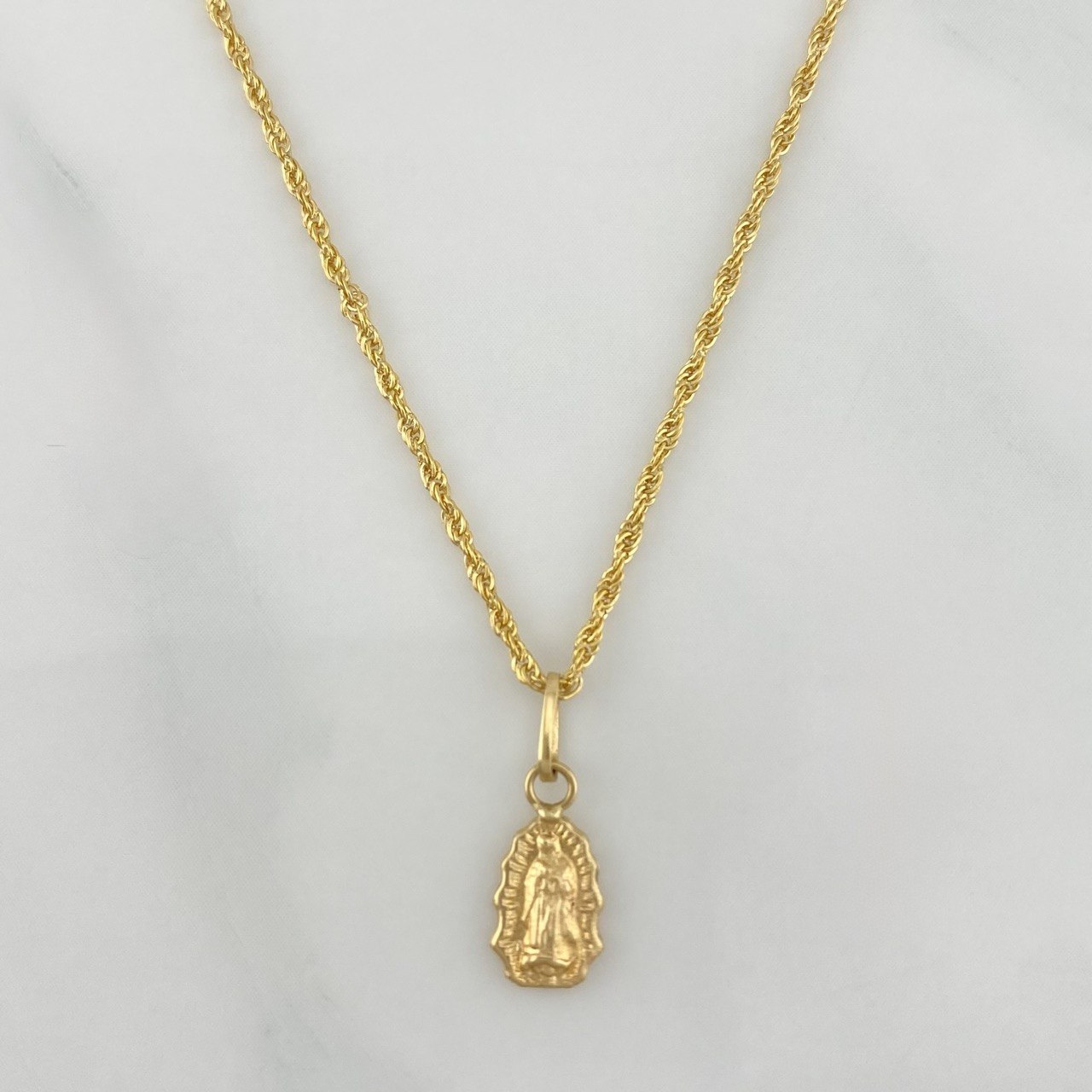 Set Cadena Lazo + Dije Virgen De Guadalupe / 1,25 gr / 20 in Oro Amarillo 18K