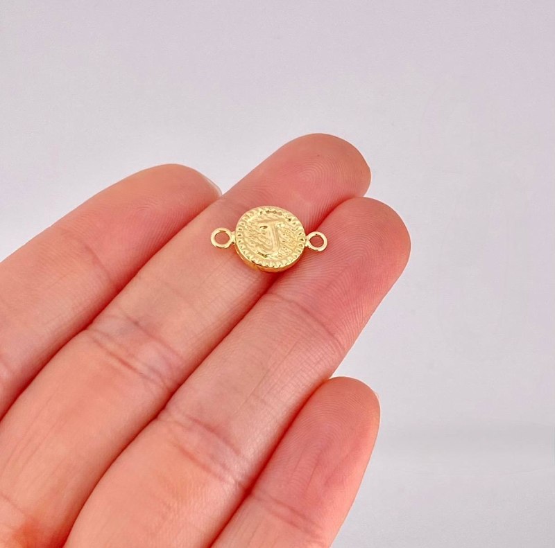 Charm Circle Letter J 0.6g / 3/4 in 18K Yellow Gold