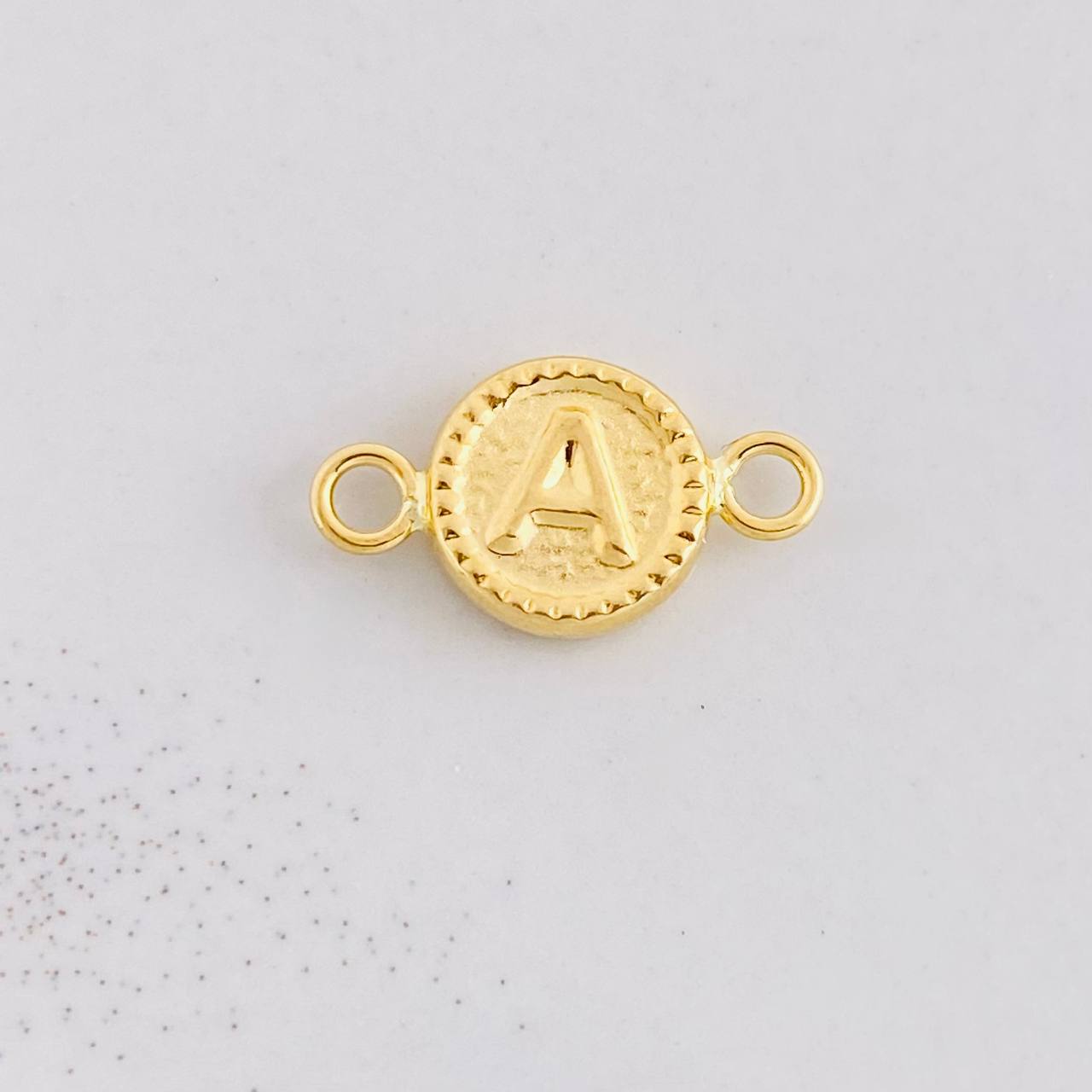 Herraje Circulo Letra A 0.4g / 1/2 in Oro Amarillo 18K