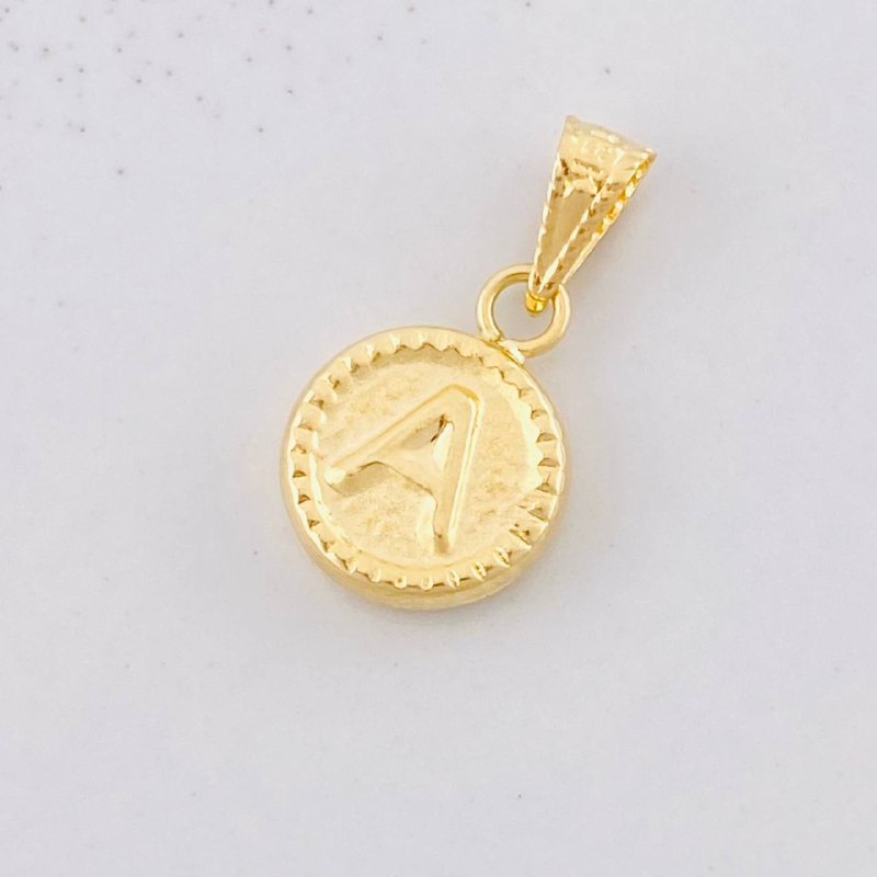 Pendant Circle Letter A 0.4g / 1/2 in 18K Yellow Gold