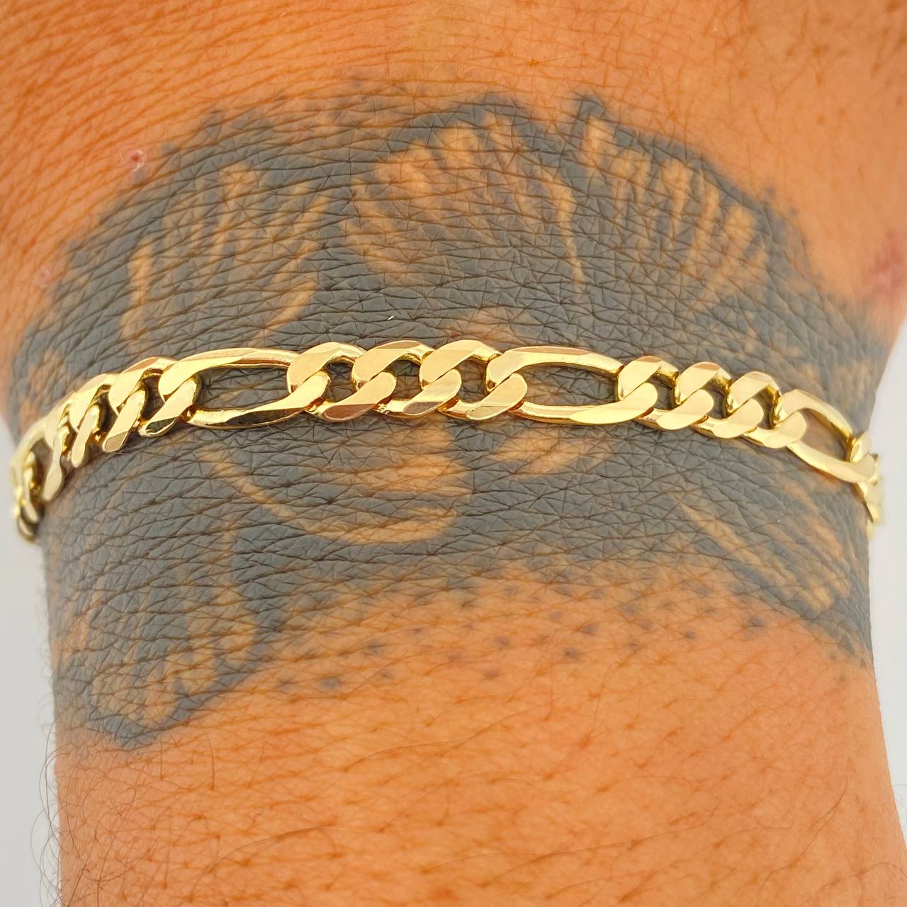 Pulso Figaro 7.65gr / 7 3/4 in / 4.7mm Oro Amarillo +1 18K &