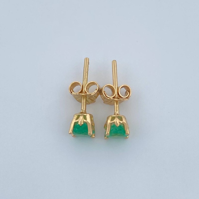 Topos Cuatro Garras Esmeralda 1gr / Oro Amarillo 18K %