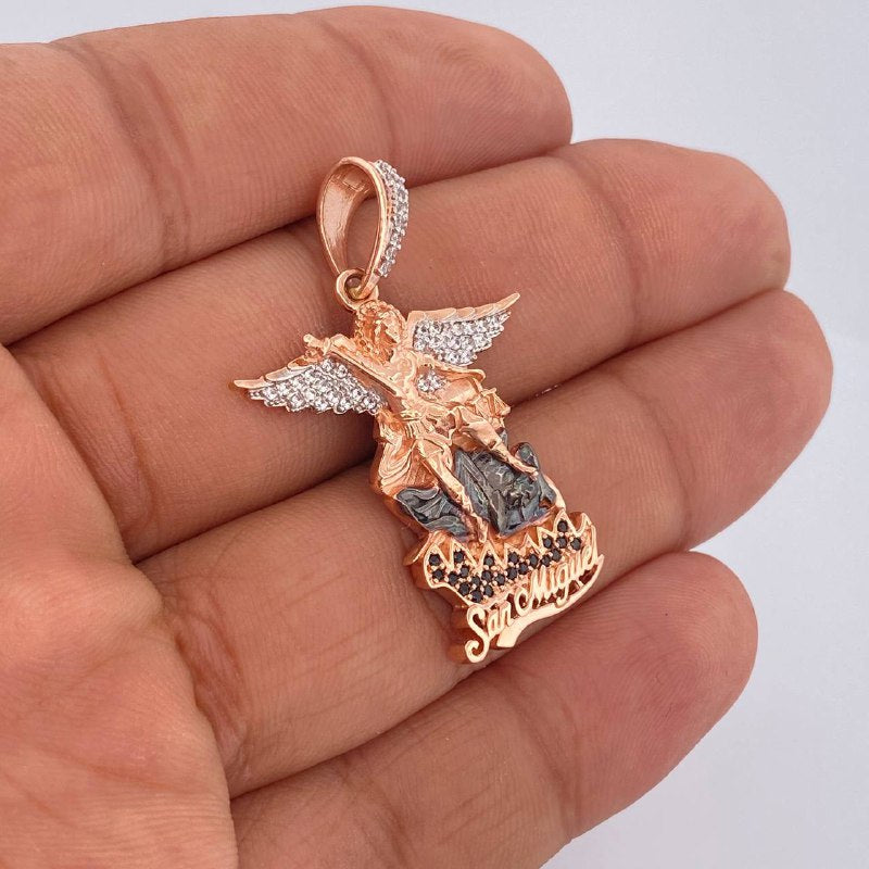 Pendant San Miguel 7.7gr / 1.6in / Three Golds 18K $