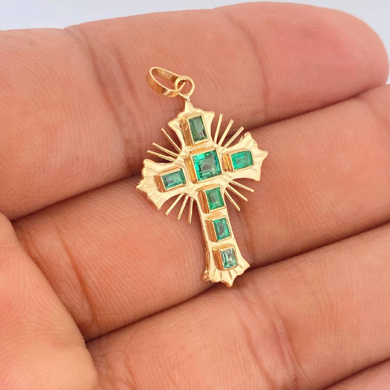 Pendant Flat Aurora Cross 1.8gr / 1 1/4 in / 18K Gold $
