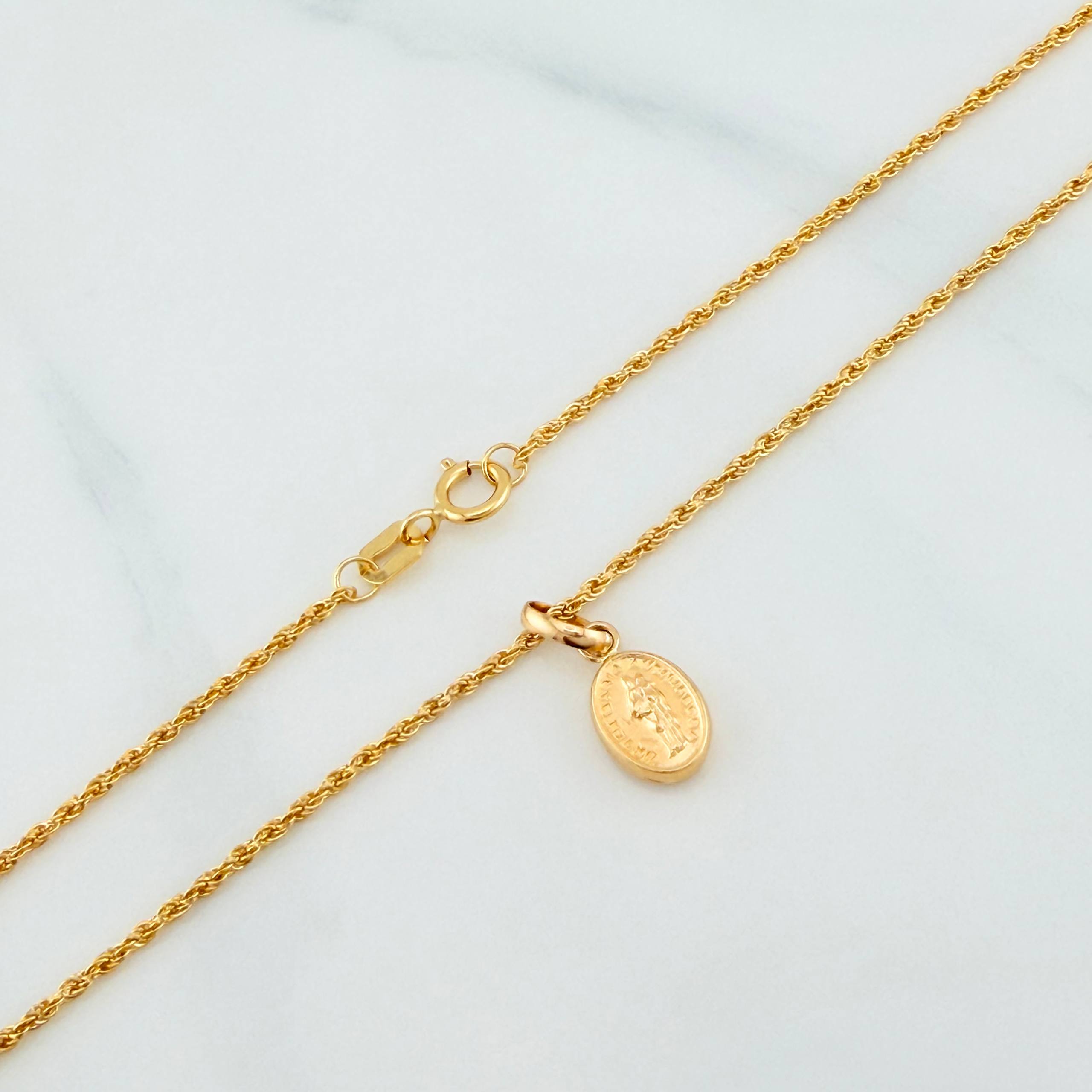 Rope Chain Set + Virgin of Carmen Pendant / 1.2 g / 17 3/4 in 18K Yellow Gold