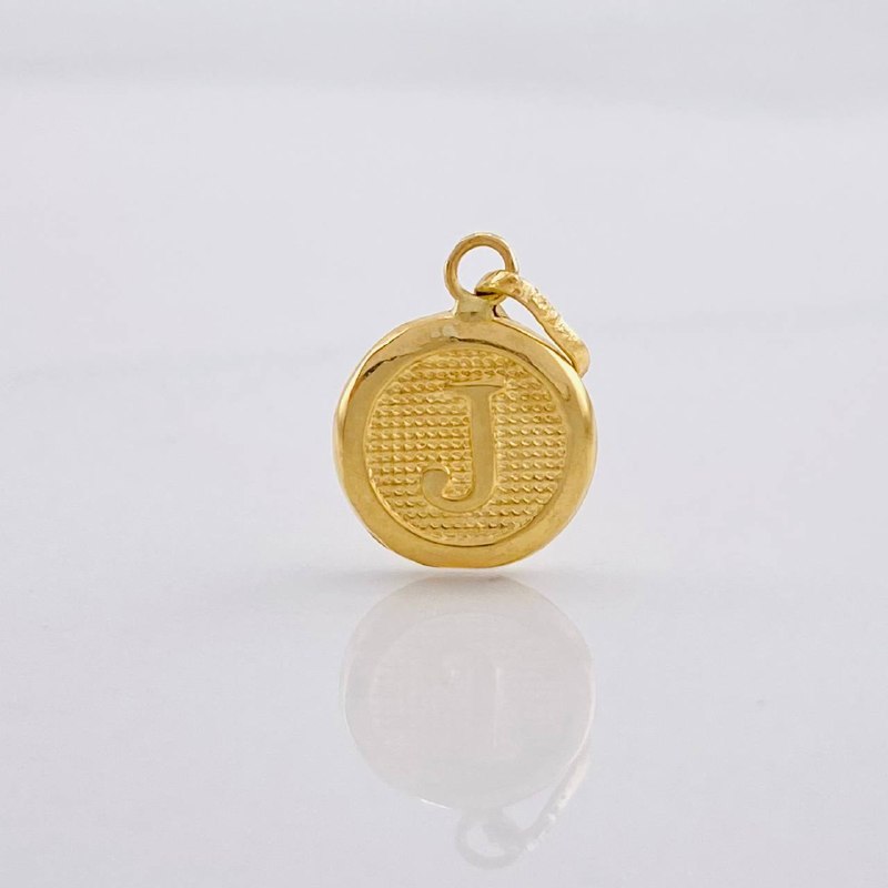 Dije Circulo Letra J 0.4g / 1/2 in Oro Amarillo 18K