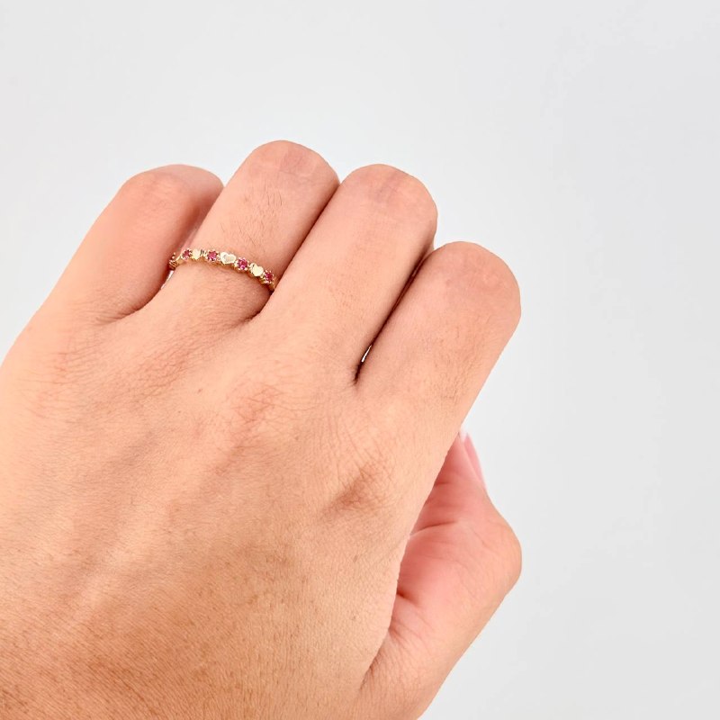 Interspersed Hearts Ring 1.35g / T7 3/4 Yellow Gold 18K