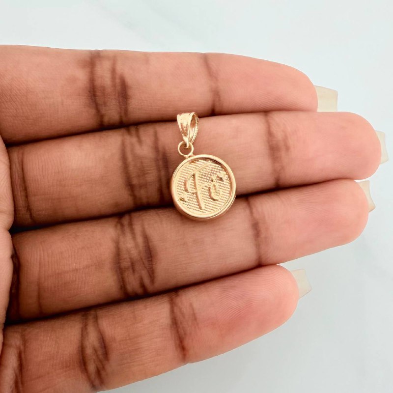 Dije Fe 0.9gr / 3/4 in / Oro Amarillo 18K %