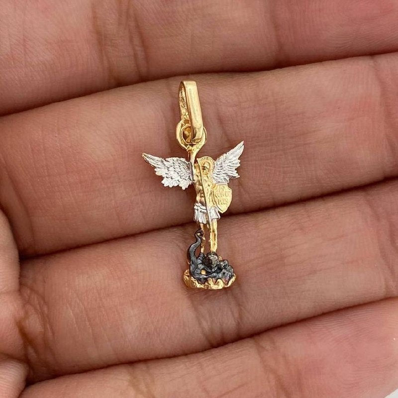 Dije San Miguel Arcangel 1 g / 1 in Tres Oros 18K