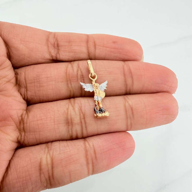 Dije San Miguel Arcangel 1.75 g / 1 in Tres Oros 18K