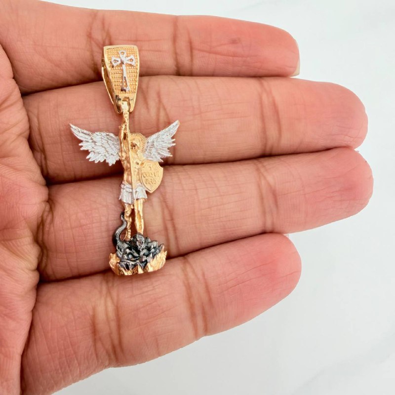 Dije San Miguel Arcangel 4.75 g / 1 1/2 in Tres Oros 18K