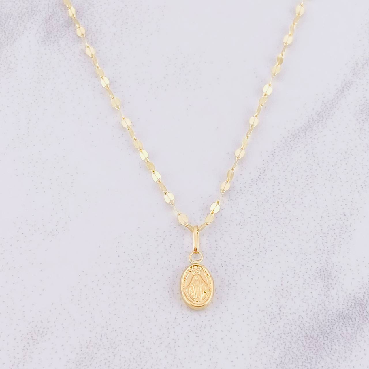 Set Cadena Flor Espejo + Dije Virgen Milagrosa / 1.3g / 18 in Oro Amarillo 18K