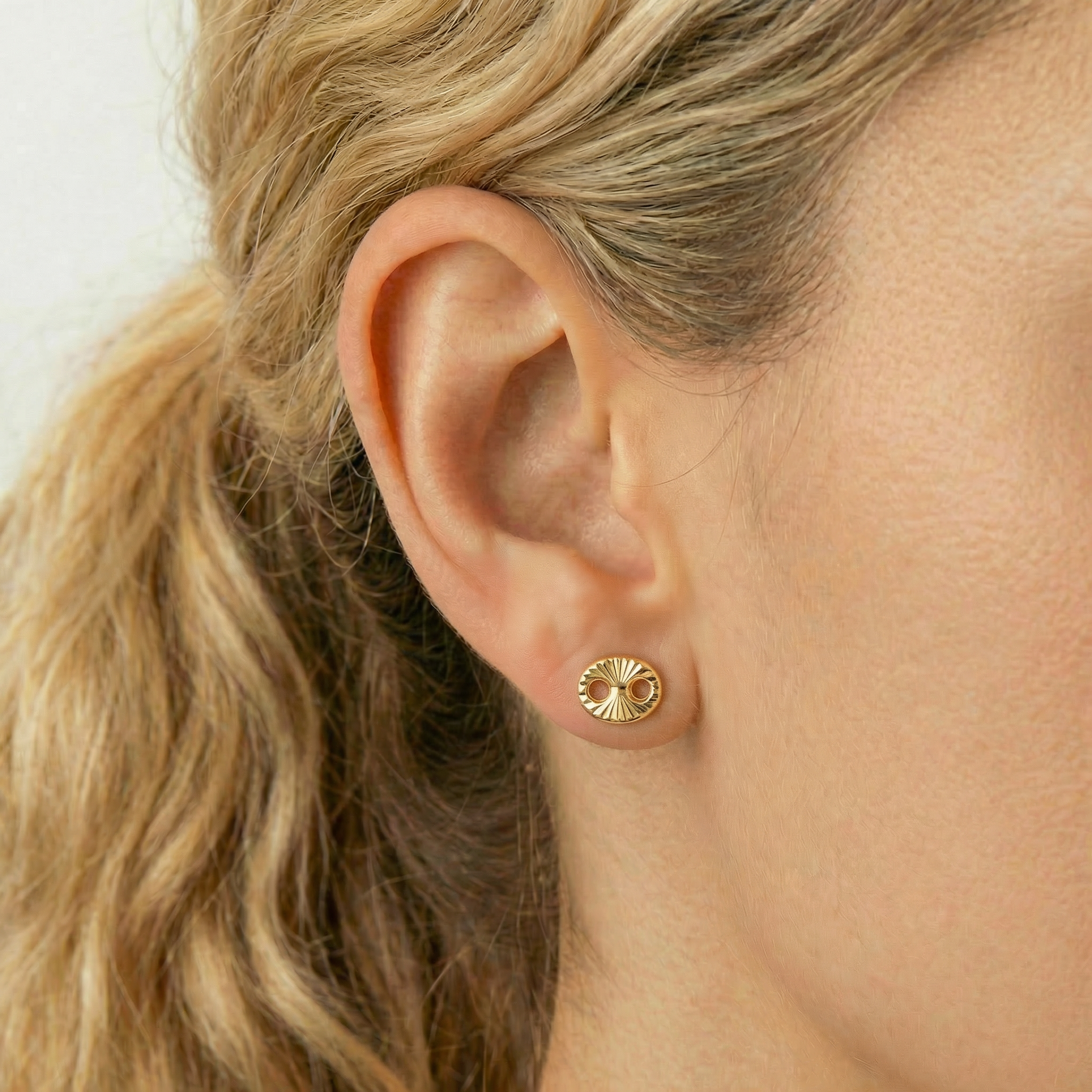 Stud Earrings GC 0.85gr / 9.3mm 18K Yellow Gold *