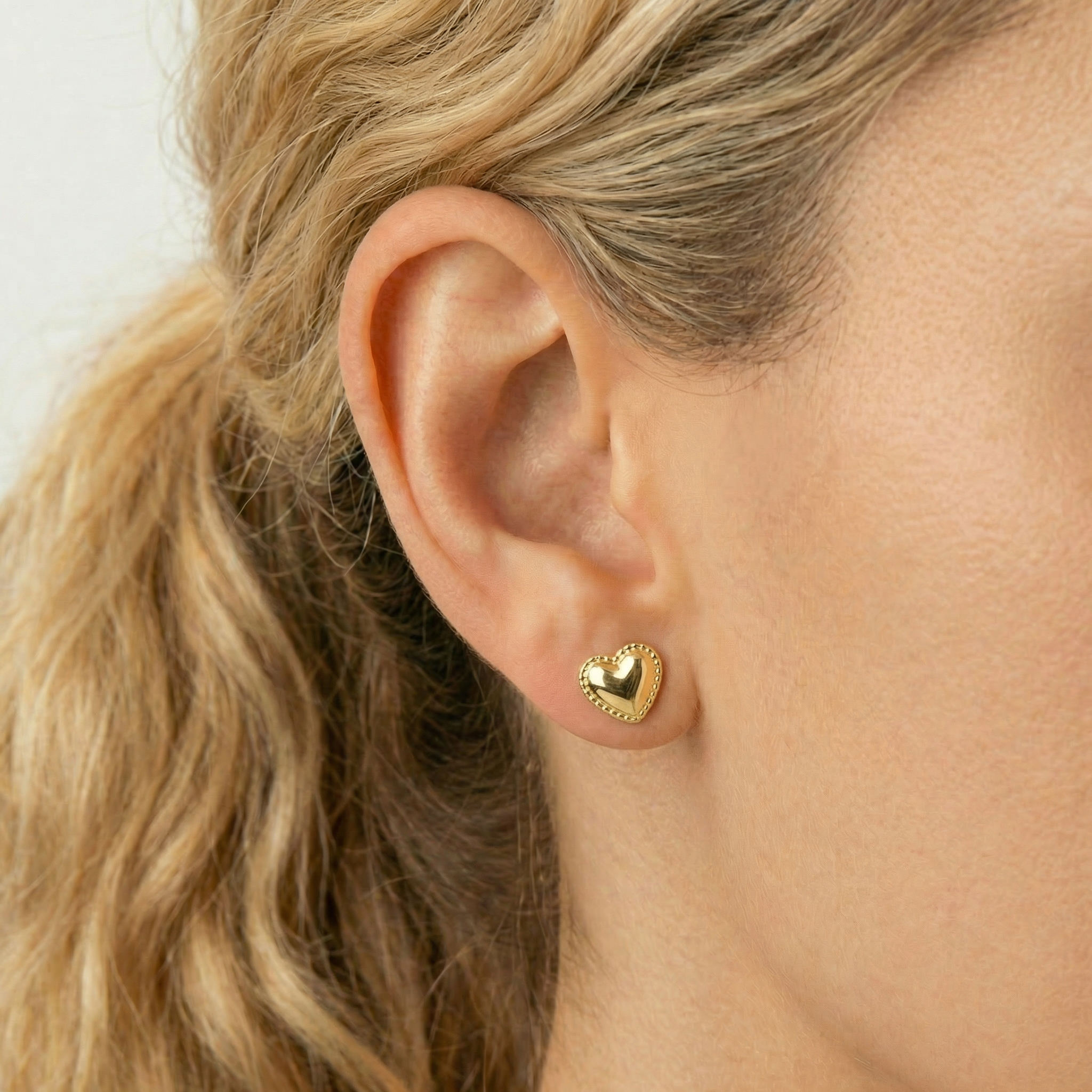 Stud Earrings Heart Bordered 0.55gr / 18K Gold