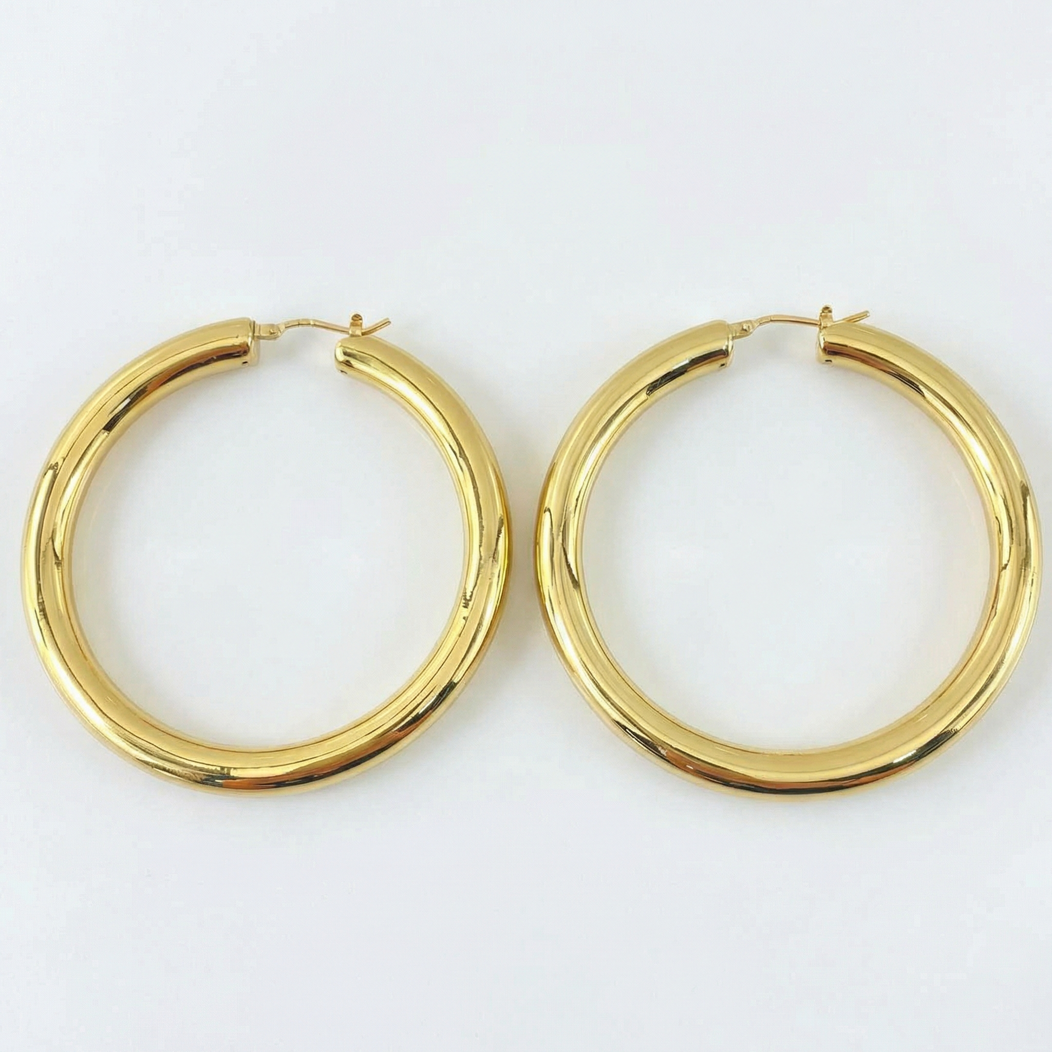 Hoop Earrings Smooth Bulky Hoop 4.85gr / 2.2in / 18K Gold +4 (Offer)