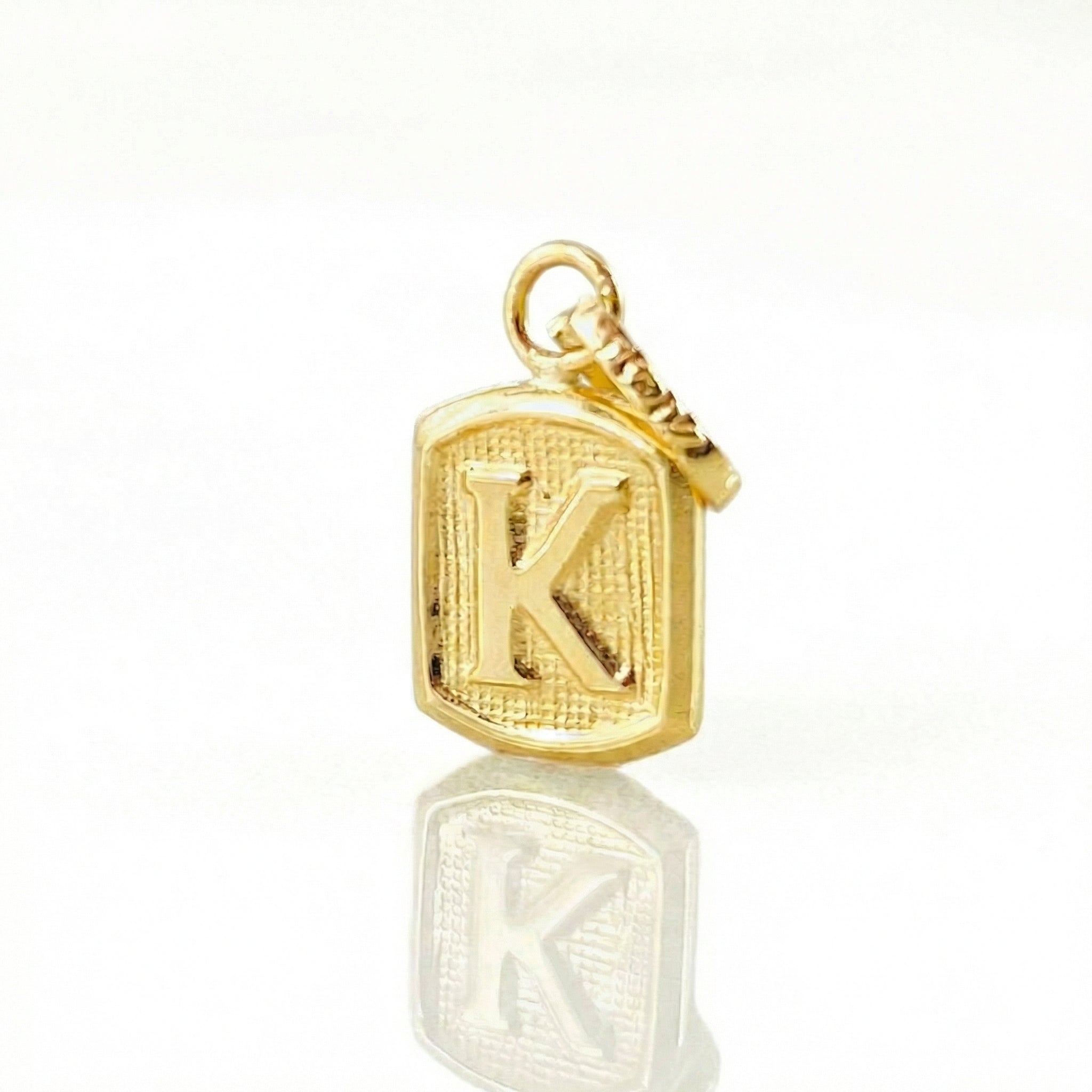 Pendant Letter K Textured Frame 0.35gr / 1/2 in / Yellow Gold 18K
