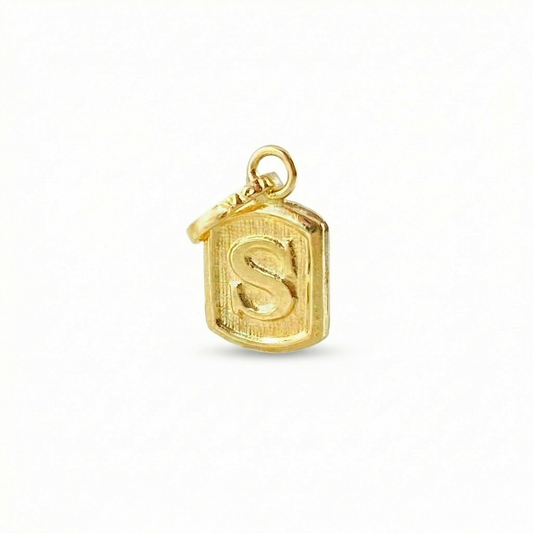 Dije Letra S 0.35g / 1/2 in Oro Amarillo 18K