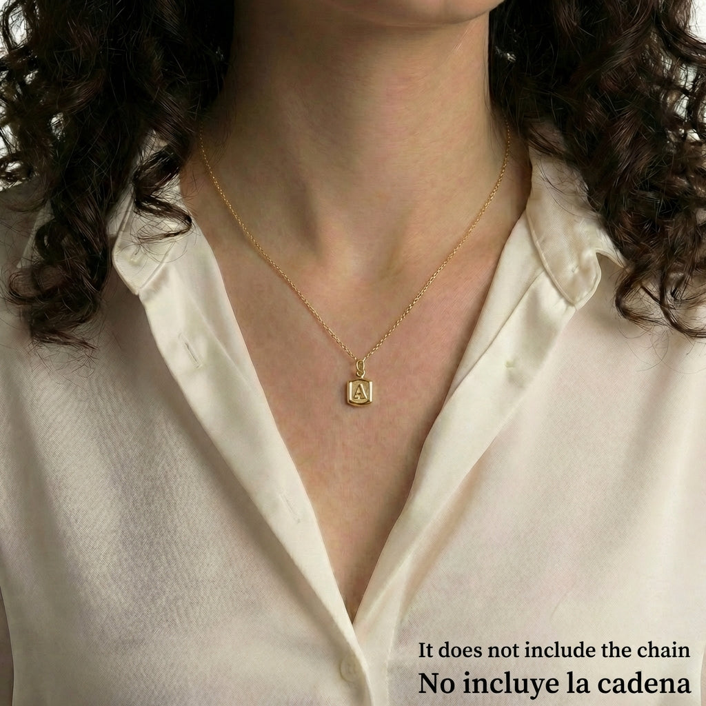 Dije Letra A Marco Texturizado 0.35 g / 1/2 in Oro Amarillo 18K