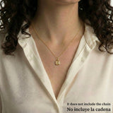 Dije Letra A Marco Texturizado 0.35 g / 1/2 in Oro Amarillo 18K