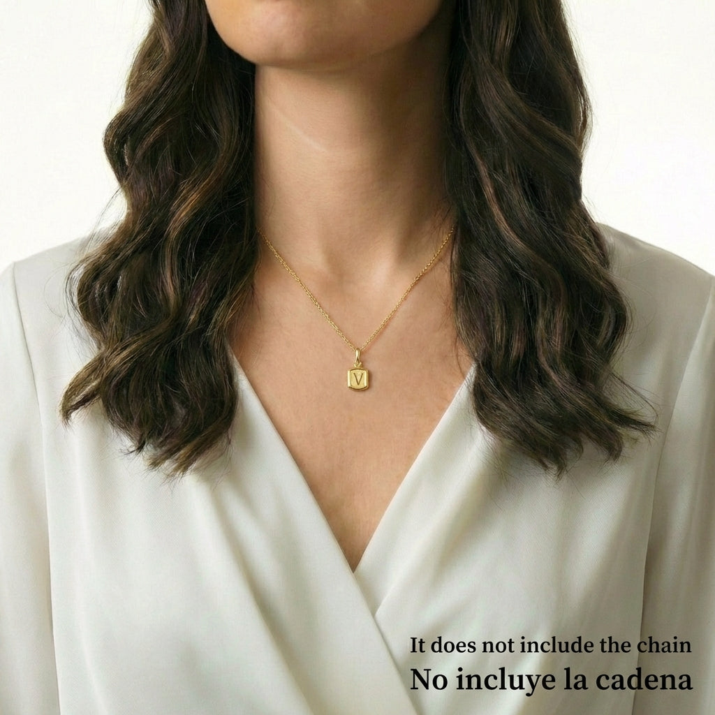 Pendant Letter V Textured Frame 0.35gr / 1/2 in / 18K Yellow Gold