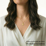 Pendant Letter V Textured Frame 0.35gr / 1/2 in / 18K Yellow Gold