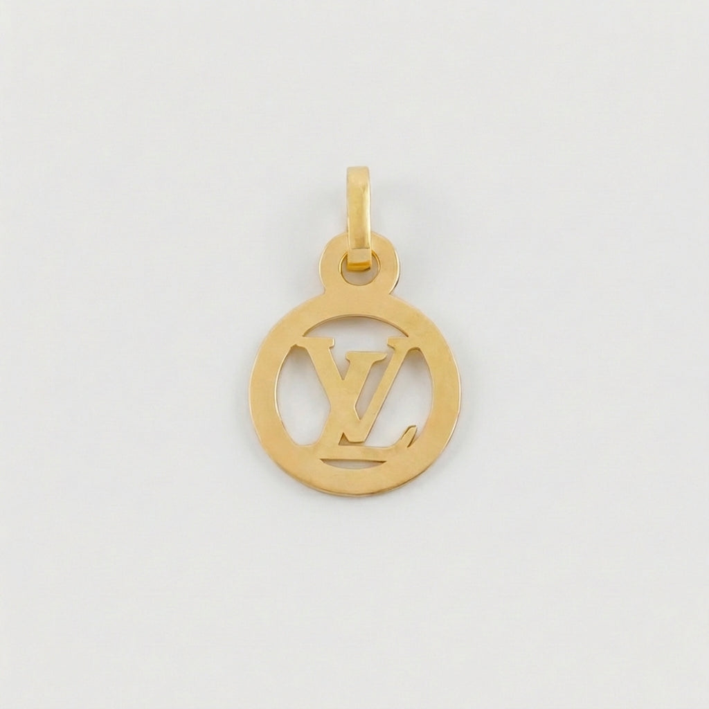 Dije Circulo Letra 0.5 g / 3/4 in Oro Amarillo 18K