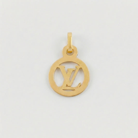 Dije Circulo Letra 0.5 g / 3/4 in Oro Amarillo 18K