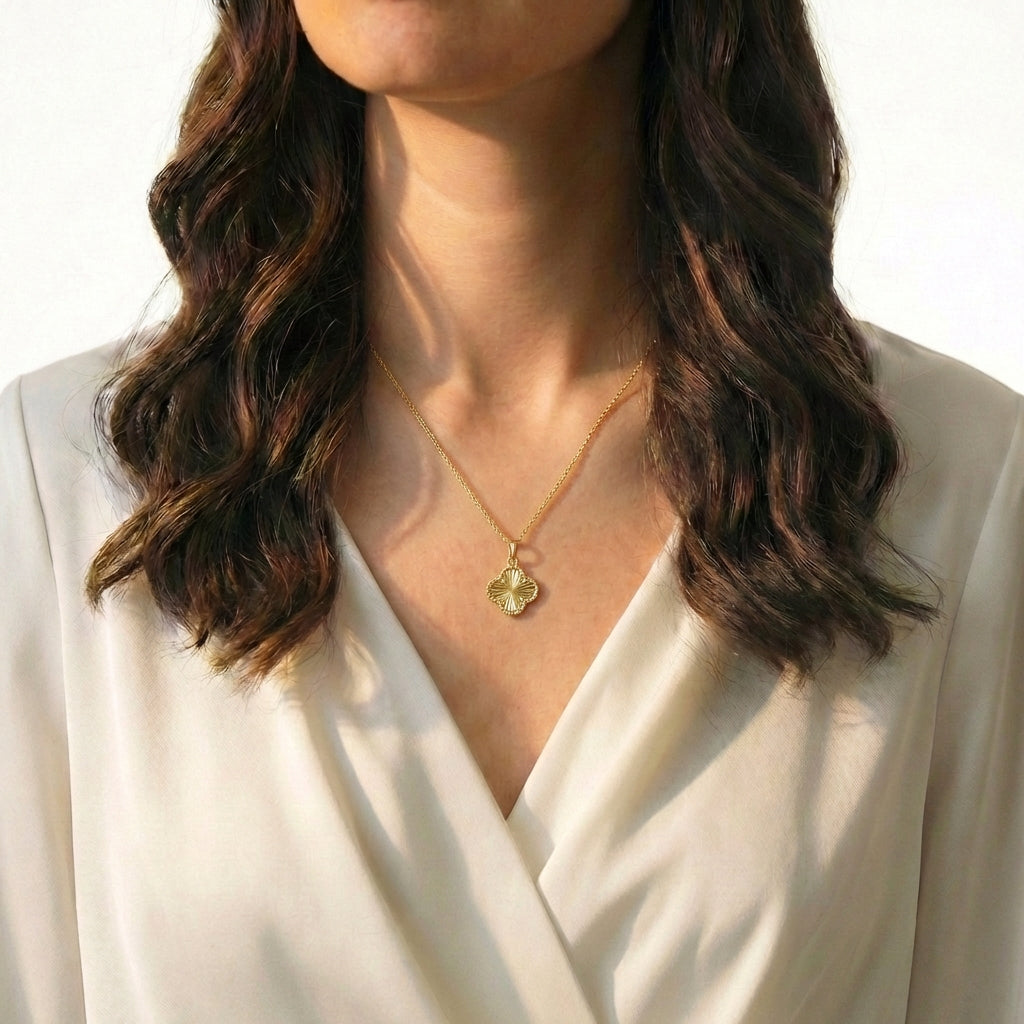 Golden Clover Pendant 0.8gr / 3/4 in / Yellow Gold Nac.Esp. 18K ©