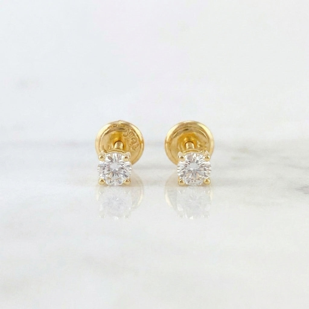 Stud Earrings Four Prongs 0.7 g / in / 3.2 mm Yellow Gold 18K