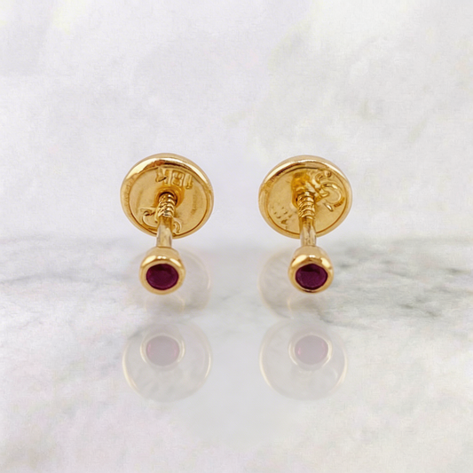 Ruby Stud Earrings 6pts 0.65gr / 2.4mm 18K Yellow Gold *