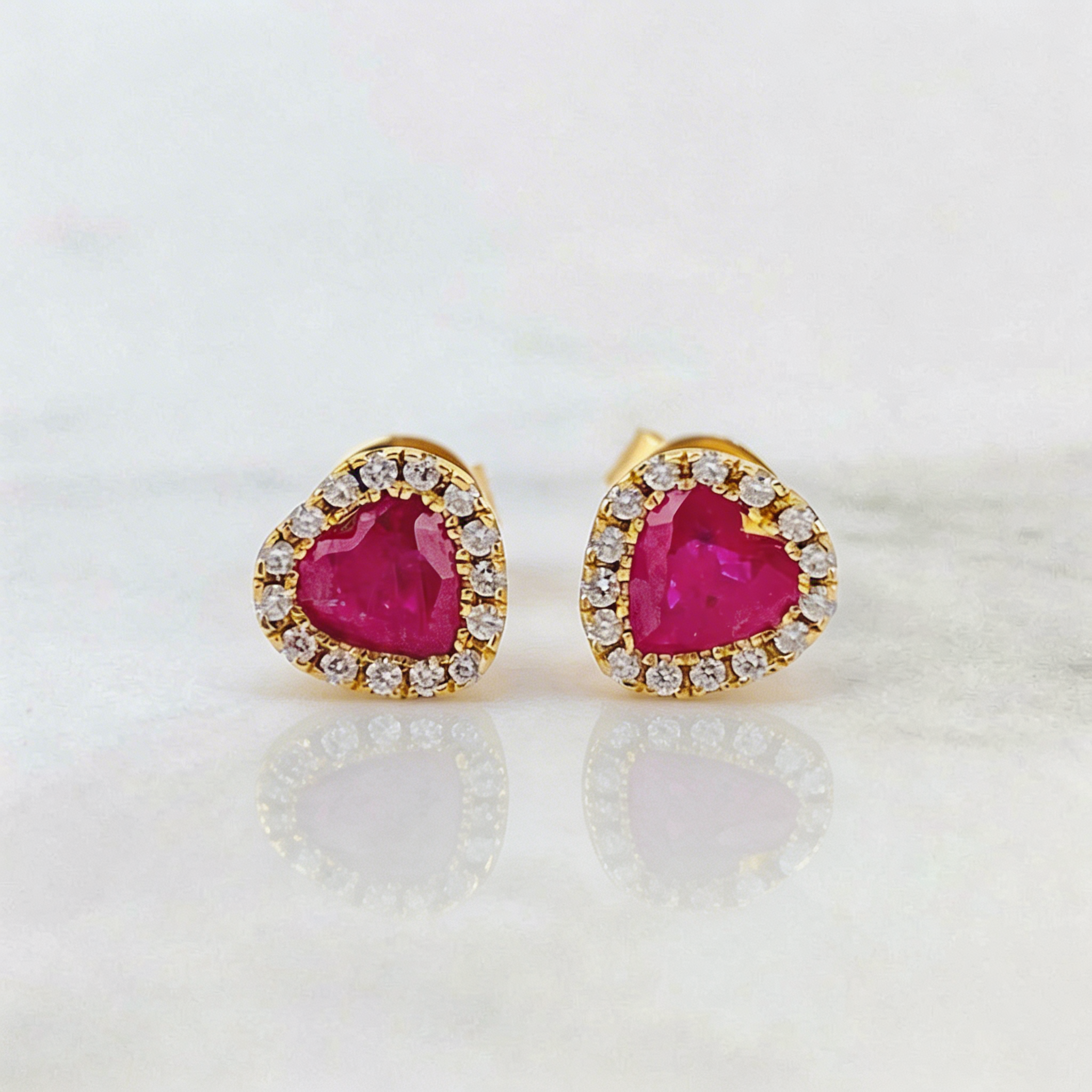 Heart Stud Earrings Rubies 1.11 Qts Diamonds 30pts 2.95gr / 7.6mm 18K Yellow Gold ©