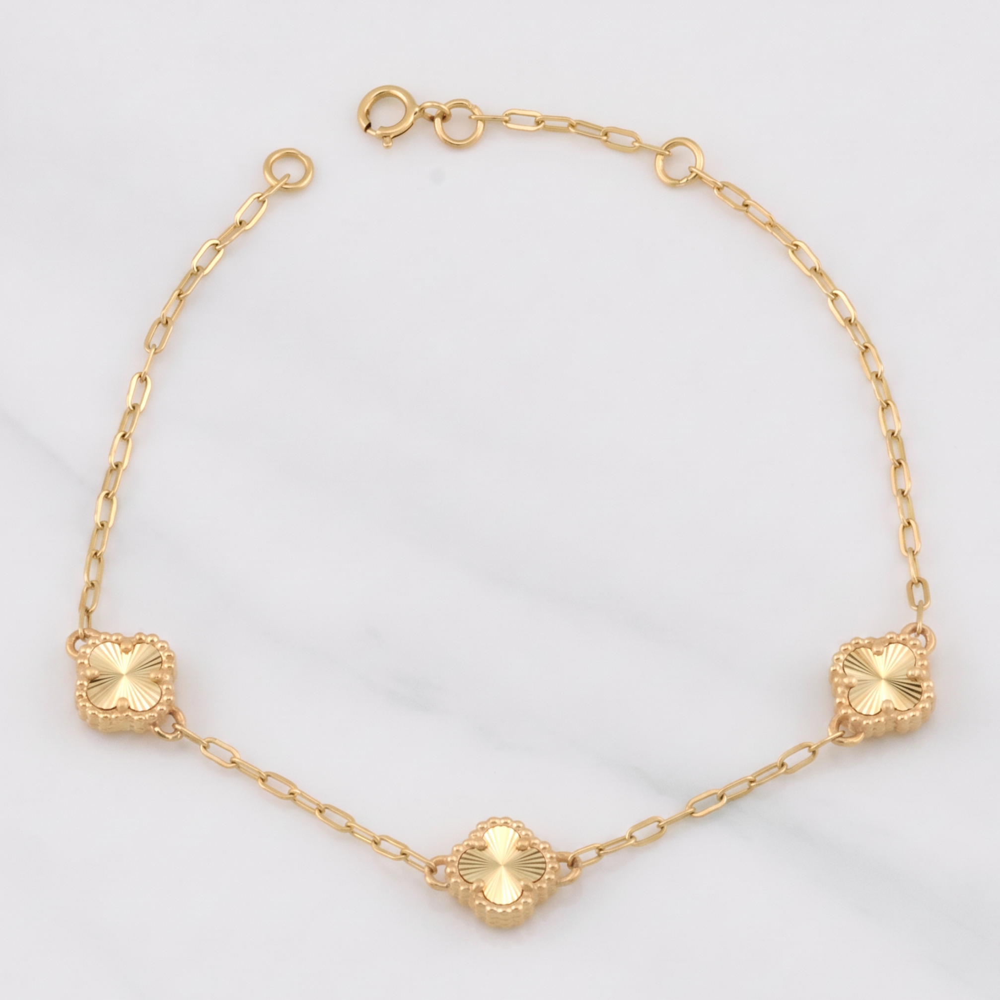 Pulso Trebol Aro Seguido 3.6g / 7 1/4 in / 8.15mm Oro Amarillo 18K