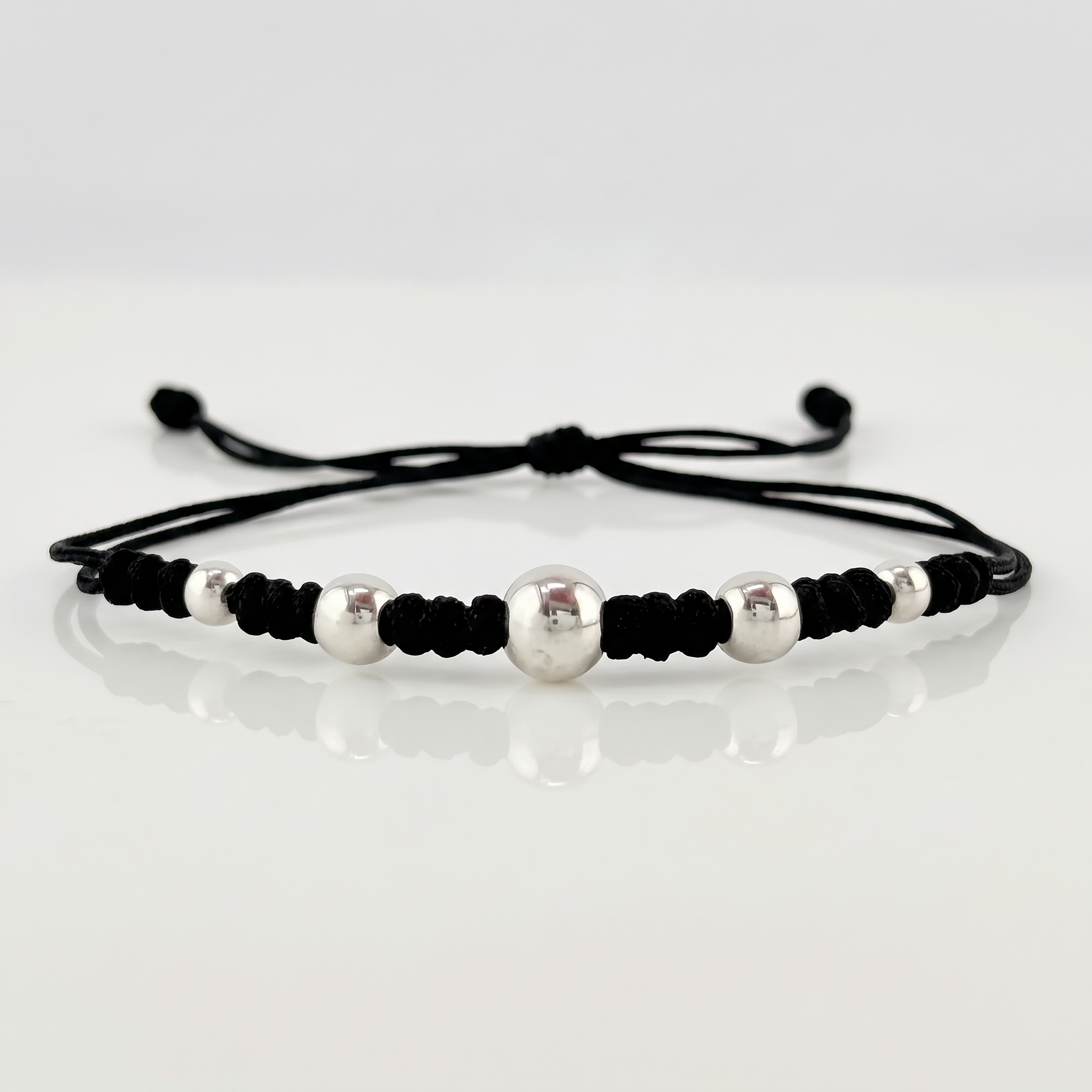 Pulsera Negra Secuencia Lisa 5und / 3mm-5mm Oro Blanco 18K  (A.C)