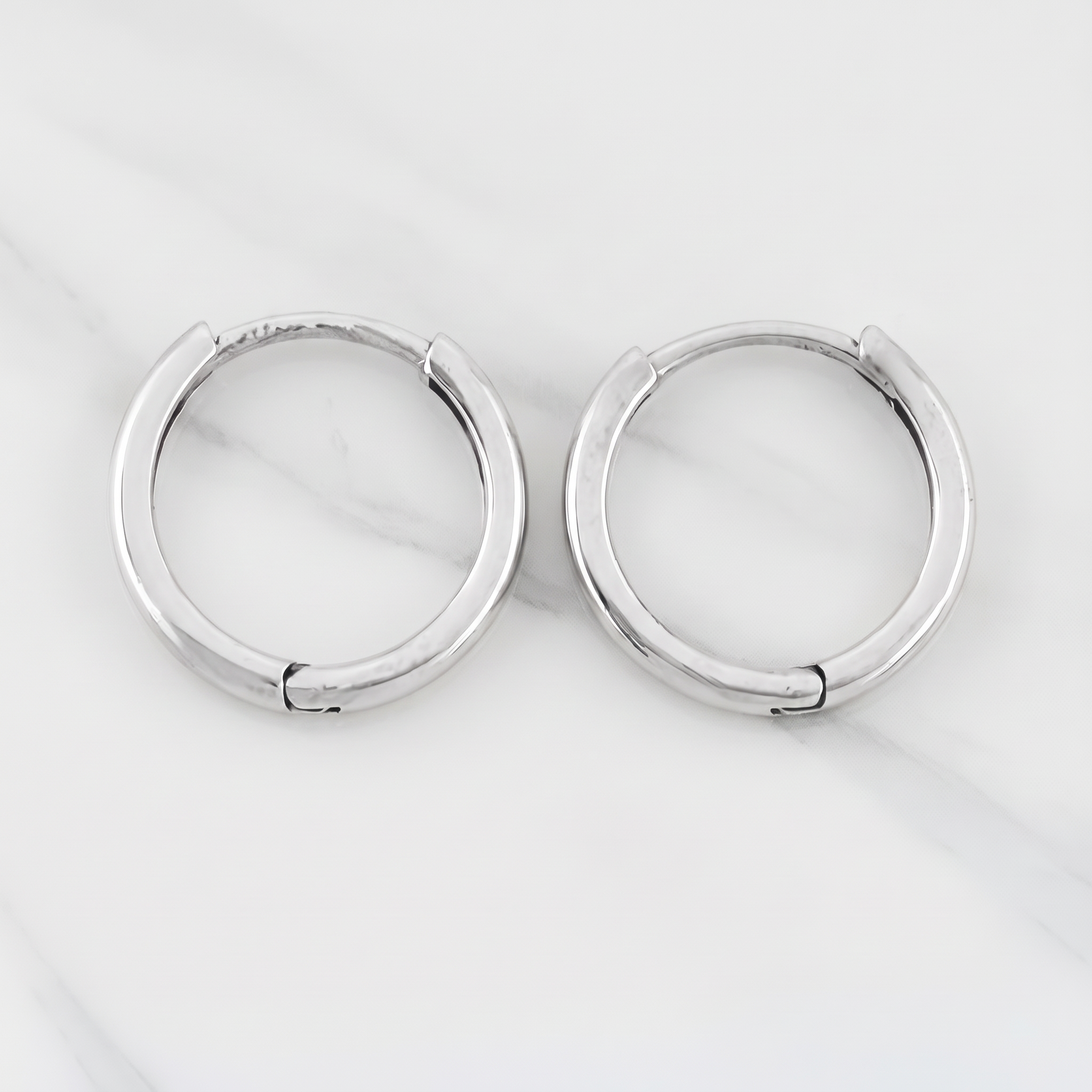 Hoop Earrings Smooth Hoop 1.8g / 1/2 in 18K White Gold