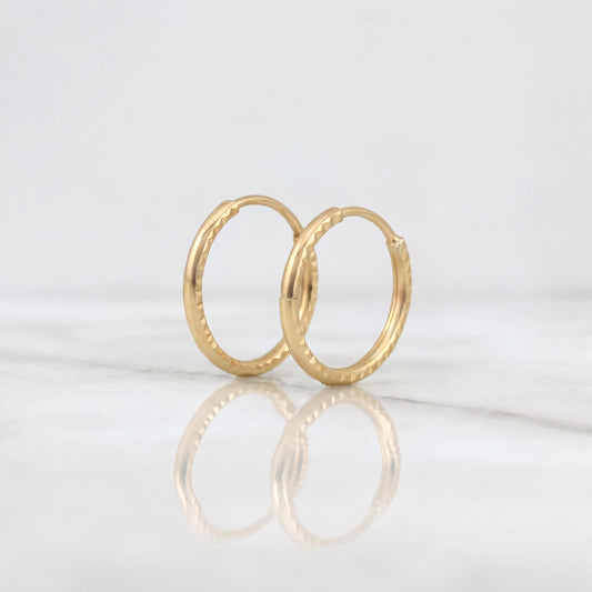 Candongas Aro Rayado 0.85g / 1/2 in Oro Amarillo 18K