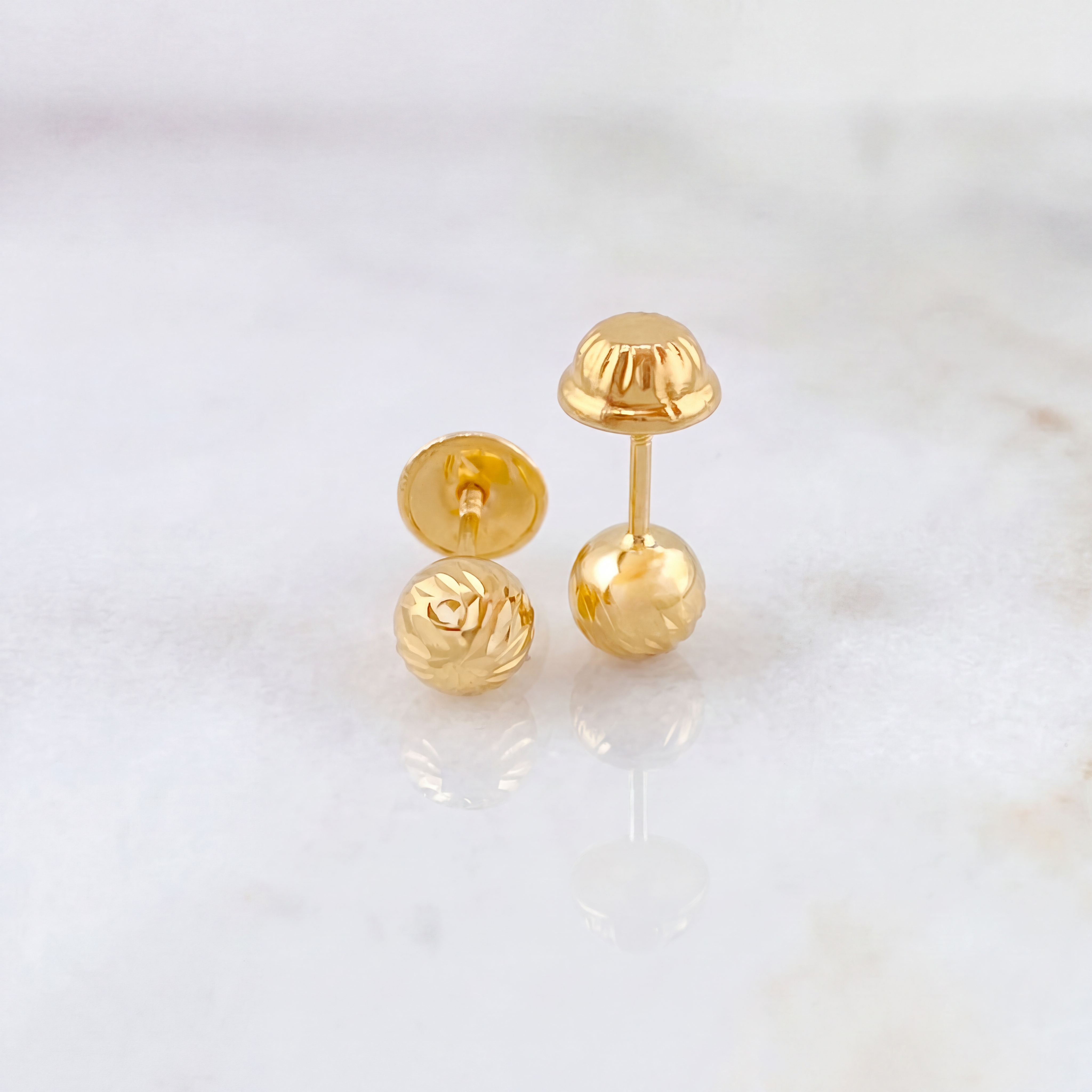Topos Bola Diamantada 0.7 g / 5 mm Oro Amarillo 18K