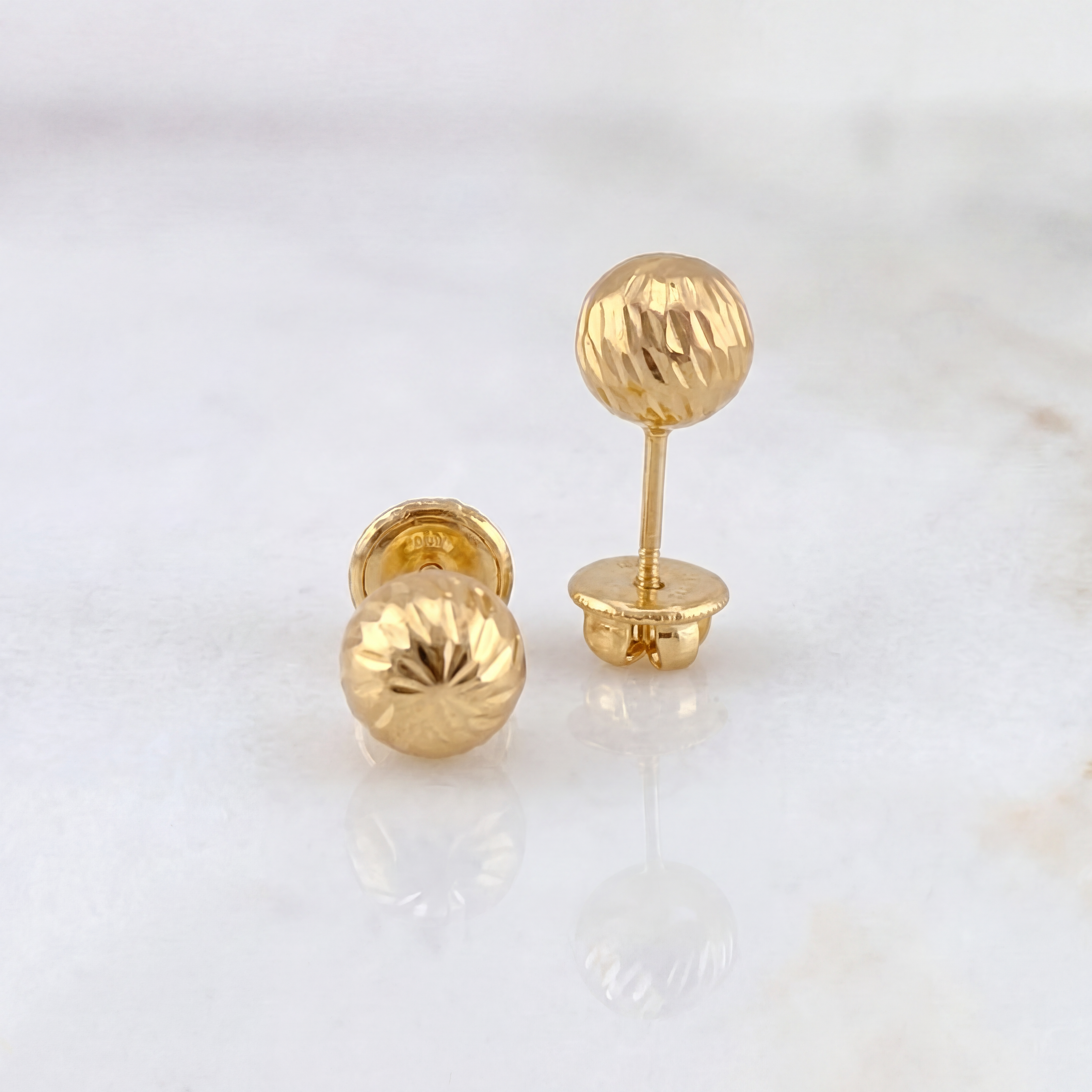 Topos Bola Diamantada 0.8 g / in / 6 mm Oro Amarillo 18K