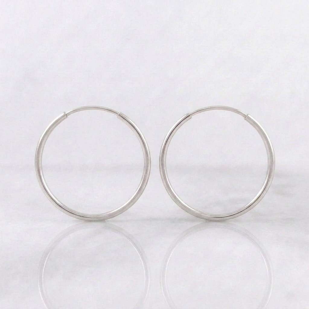 Candongas Aro Liso 0.7gr / 3/4 in / Oro Blanco 18K ©