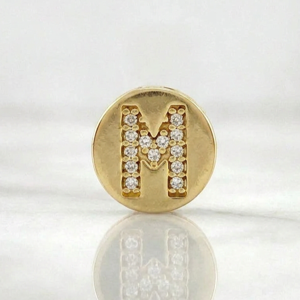 Dije Herraje Letra M 1.3gr / 1/2 in / Oro Amarillo 18K *