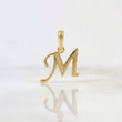 Dije Letra Cursiva M 1.2g / 3/4 in Oro Amarillo 18K