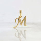 Dije Letra Cursiva M 1.2g / 3/4 in Oro Amarillo 18K