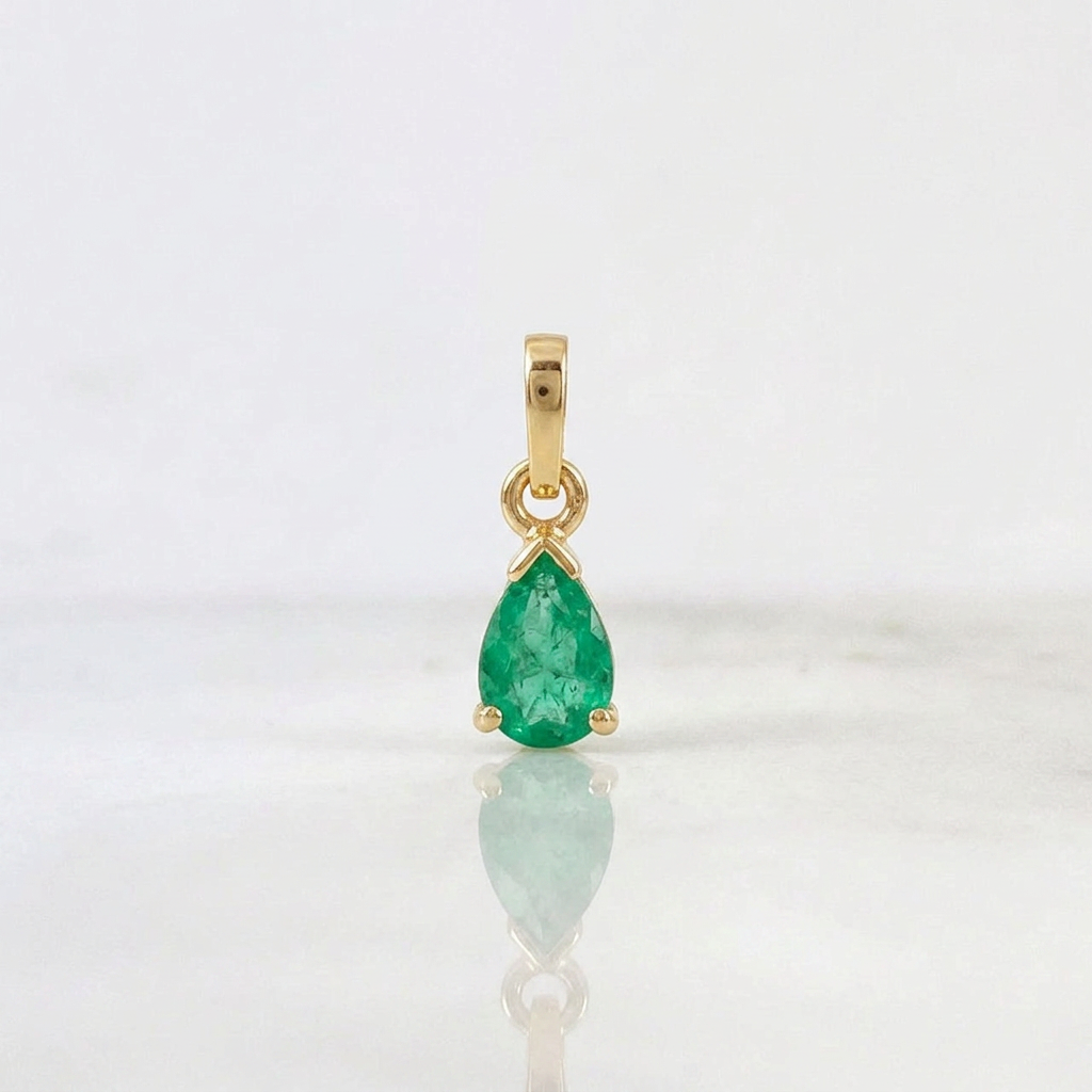 Dije Lagrima Esmeraldas 60pts 0.5gr / 1/2 in / Oro Amarillo 18K &