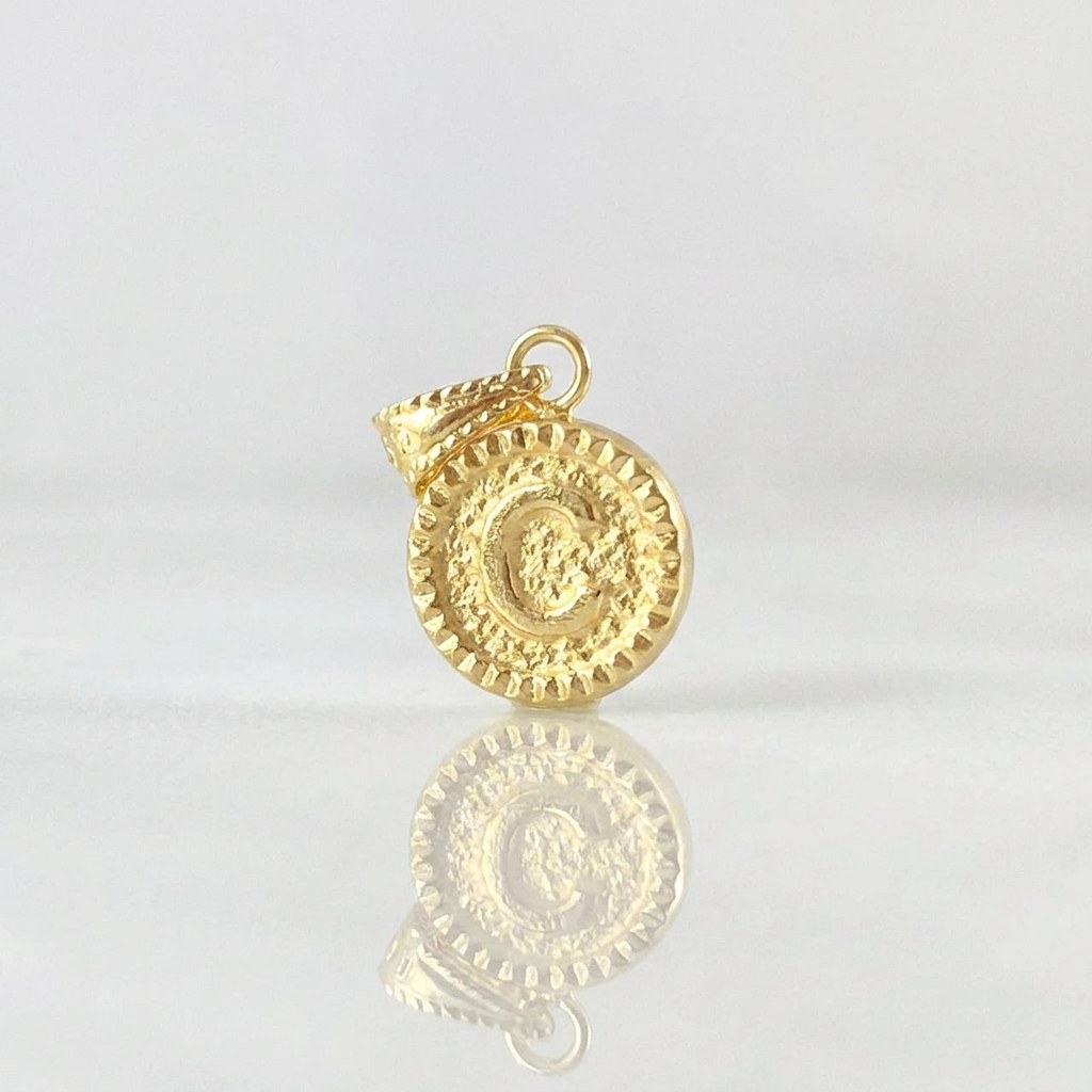Pendant Letter C Framed Border 0.55g / 3/4 in Yellow Gold 18K